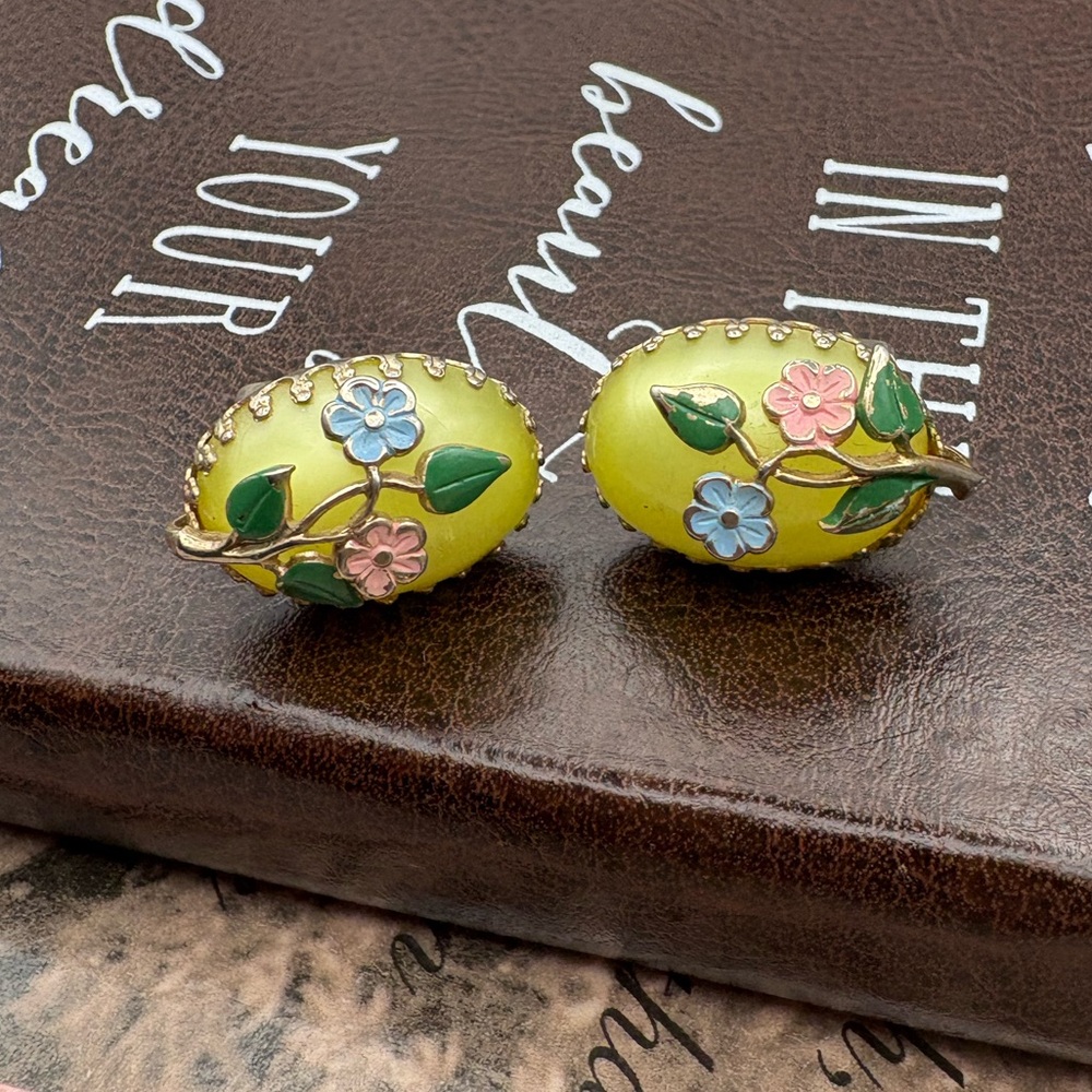 Vintage 1950s Glass Floral Clip-On Earrings Mod Retro